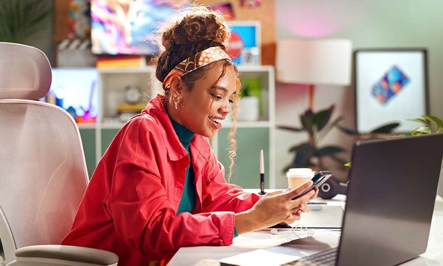 A recent college grad uses social media to find job listings
