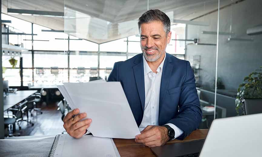 an employee comparing state-sponsored retirement plan and employer-sponsored 401(k)