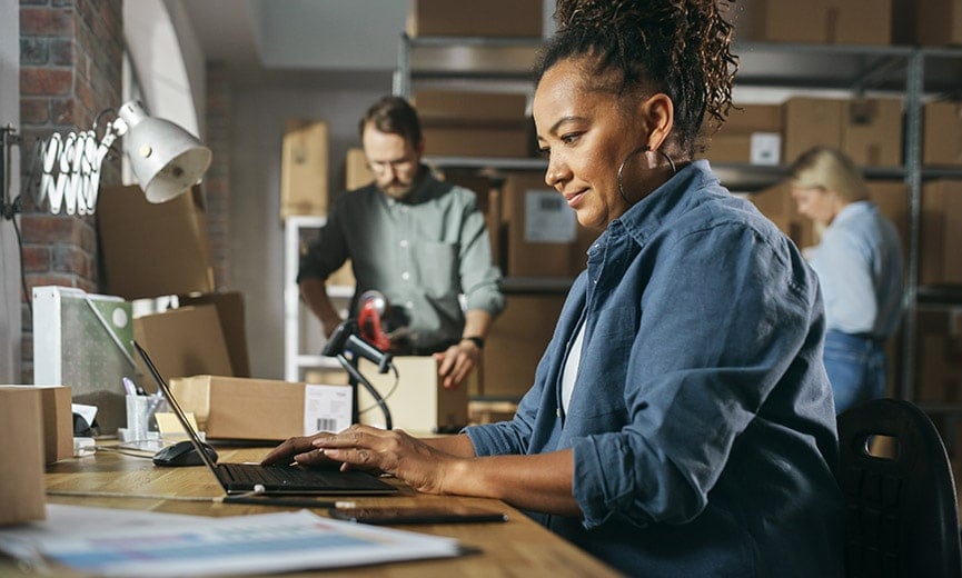 a small business owner using the owner's draw method to pay herself a salary