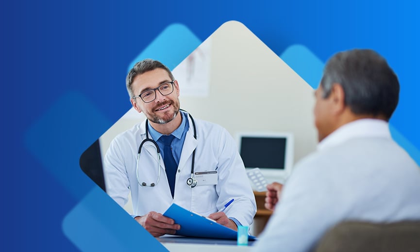 Doctor y paciente discuten la cobertura del seguro