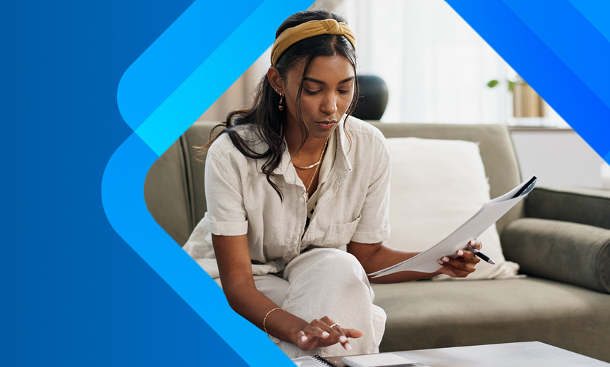 Propietario de negocio que está calculando la declaración de impuestos sobre la renta empresarial