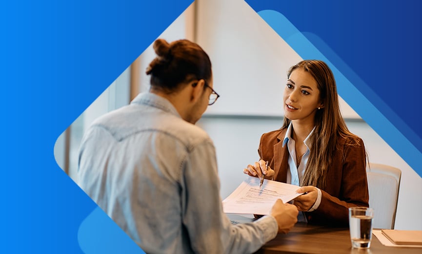 Reunión de recursos humanos con un empleado