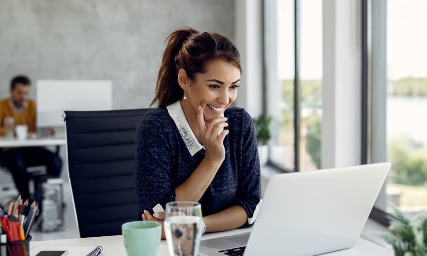 An employee receives open enrollment communication through email