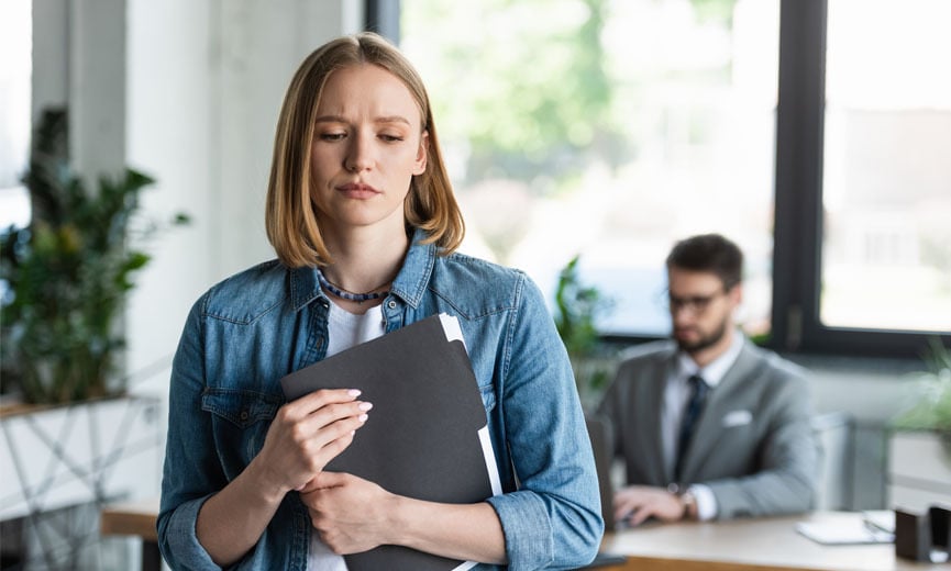 Una empleada carece de apoyo de su gerente, una señal de despido silencioso