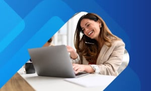 Human Resources using AI on her laptop