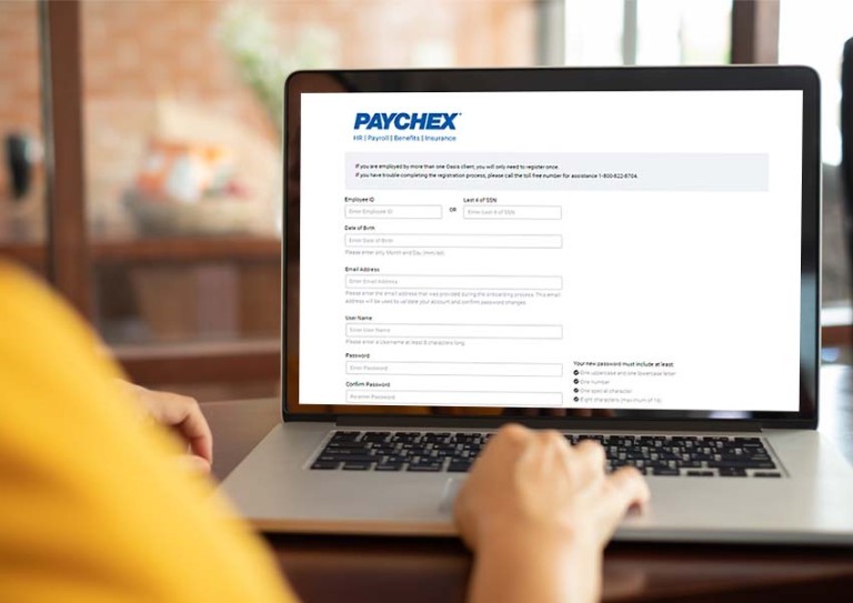 An employee signing up for a Paychex Oasis account