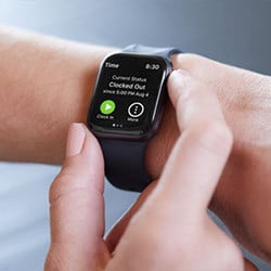 empleado registra el horario