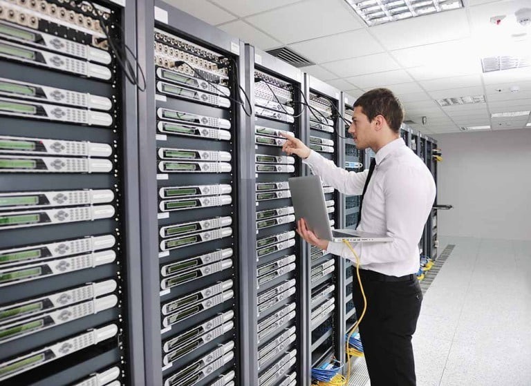 employee working in a paychex data center
