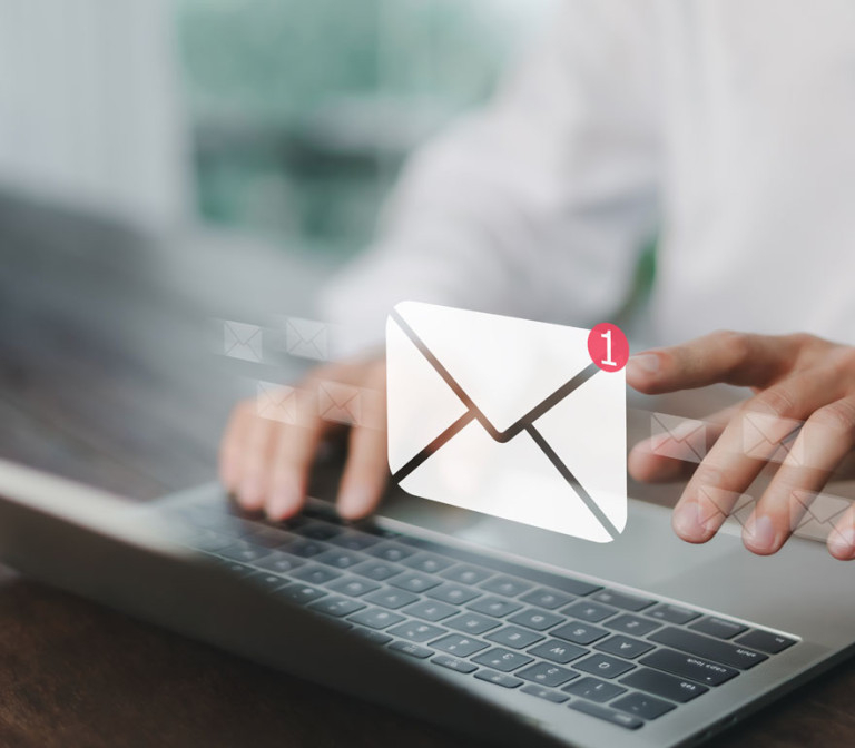 Correo electrónico en un portátil