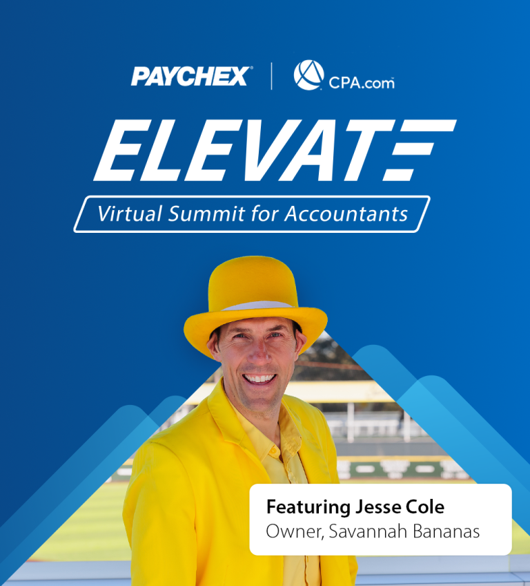  Gráfico promocional para la cumbre virtual Elevate para contadores, con Jesse Cole de Savannah Bananas sonriendo con un atuendo amarillo brillante sobre un fondo azul de marca.