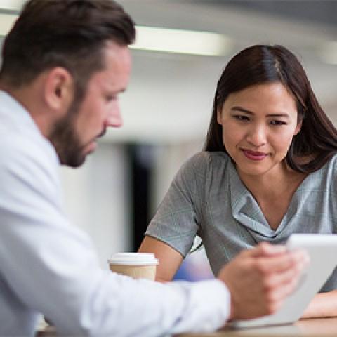 a financial advisor talking to his client about 401(k) cost