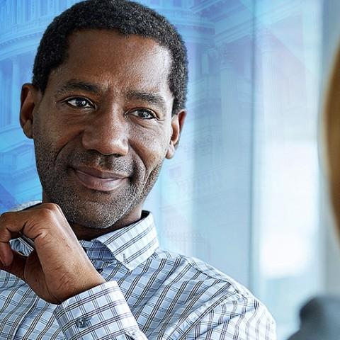 man talking to a woman with the capitol in the background