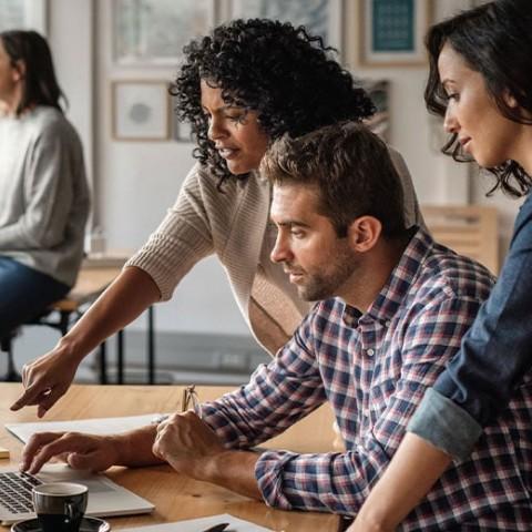 employees reviewing paychex flex perks