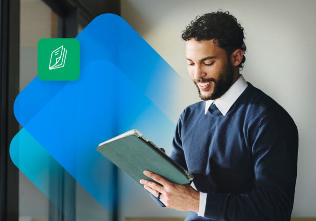 Un contador que está revisando los recursos de fin de año