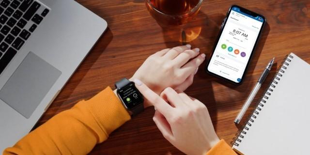 paychex flex time and attendance feature on smart watch and mobile