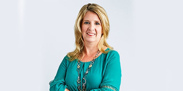 Toni lee headshot