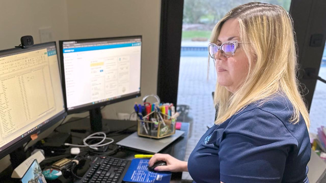 IBC Messenger manager working at desk