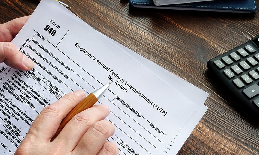 an employer fills out a form 940